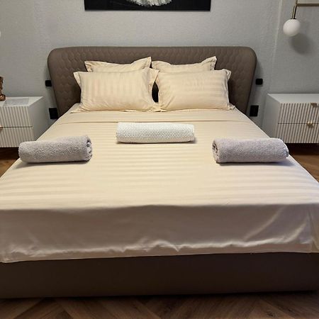 Apartament Lux Vedere Rond Alba Iulia Бухарест Экстерьер фото